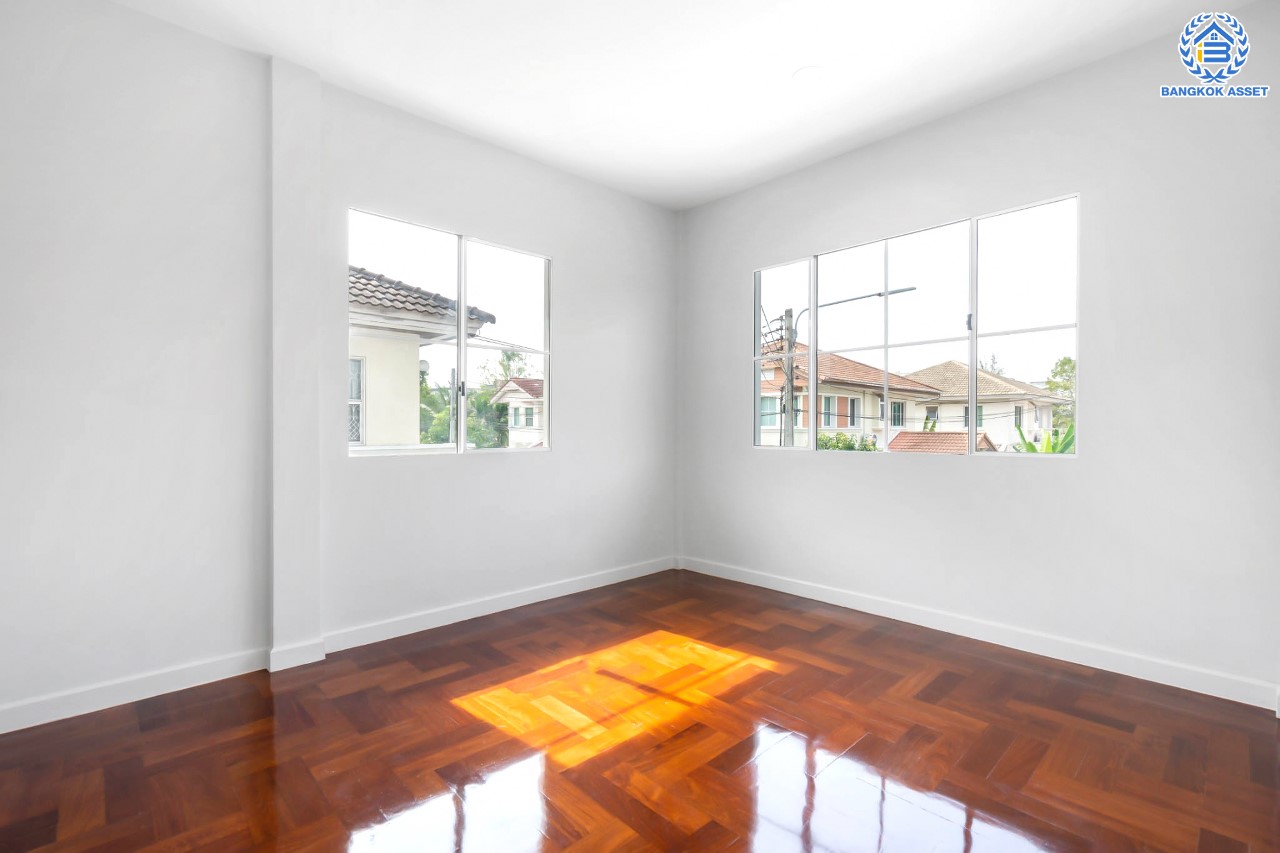 บ้านมือสองตกแต่งใหม่ แบรนด์ LH ม.มัณฑนา พุทธมณฑล-ปิ่นเกล้า หลังมุม เนื้อที่ 66.7 ตร.ว. ฟังก์ชันจัดเต็ม 3 ห้องนอน 3 ห้องน้ำ จอดรถได้ 2 คัน Facilities ครบครัน! บนทำเลดีที่สุด ใกล้ทางคู่ขนานลอยฟ้าบรมราชชนนี เชื่อมต่อถนนหลักหลายเส้นสาย, ม.มหิดล, เซ็นทรัลศาลายา ฯลฯ